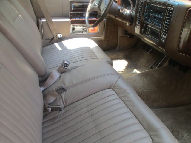 1991 Cadillac Brougham Brougham - leather - photo 10
