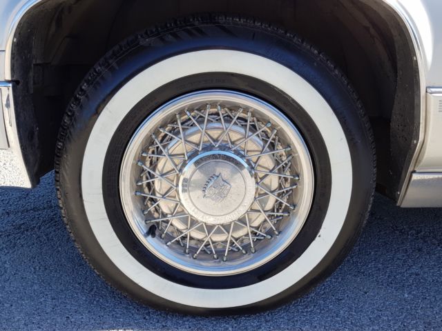1991 Cadillac Brougham Sedan 4-Door - photo 11