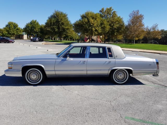 1991 Cadillac Brougham Sedan 4-Door - photo 2