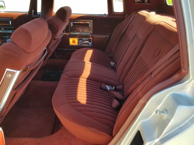 1991 Cadillac Brougham Sedan 4-Door - photo 6