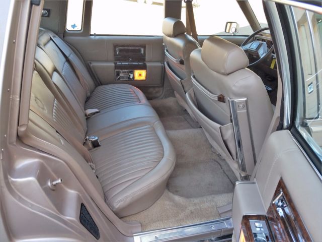1991 Cadillac Fleetwood Brougham - photo 12
