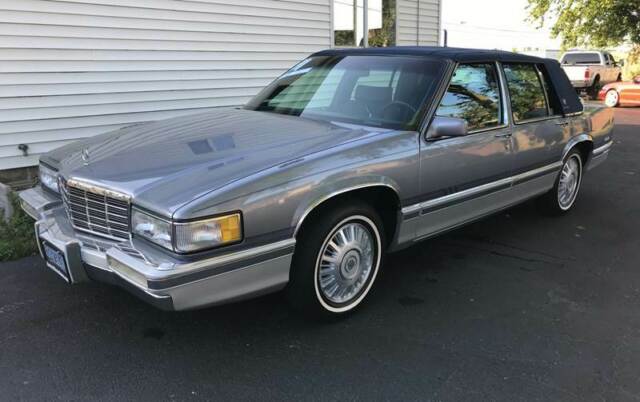 1991 Cadillac DeVille Base 4dr Sedan - photo 2