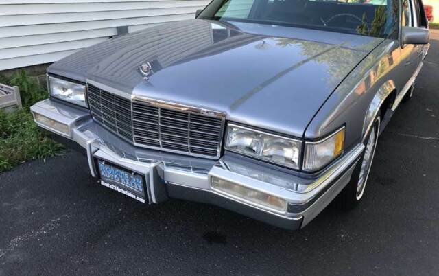 1991 Cadillac DeVille Base 4dr Sedan - photo 3
