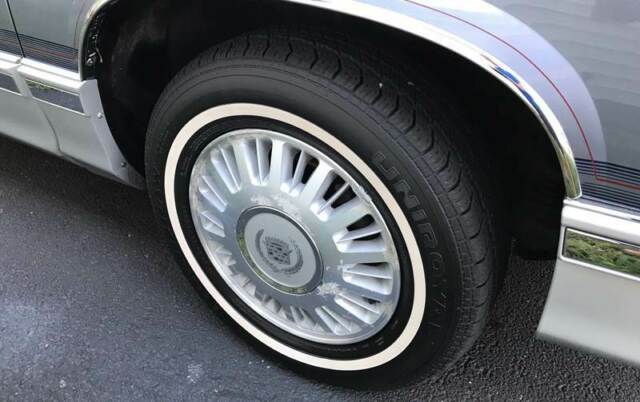 1991 Cadillac DeVille Base 4dr Sedan - photo 6