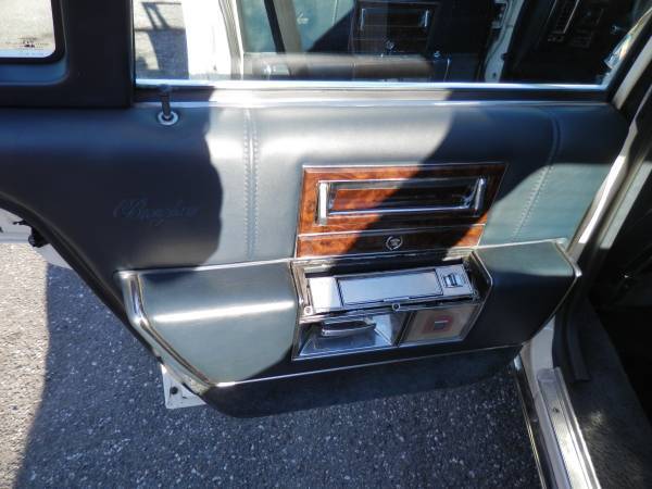 1991 Cadillac Fleetwood - photo 13