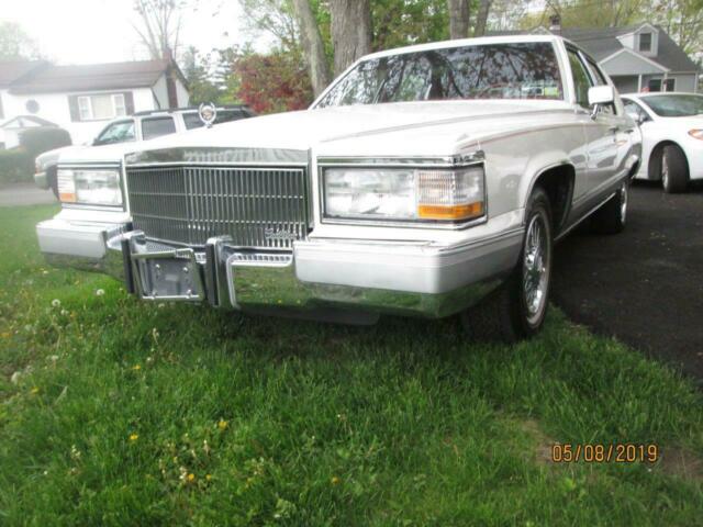 1991 Cadillac Brougham --