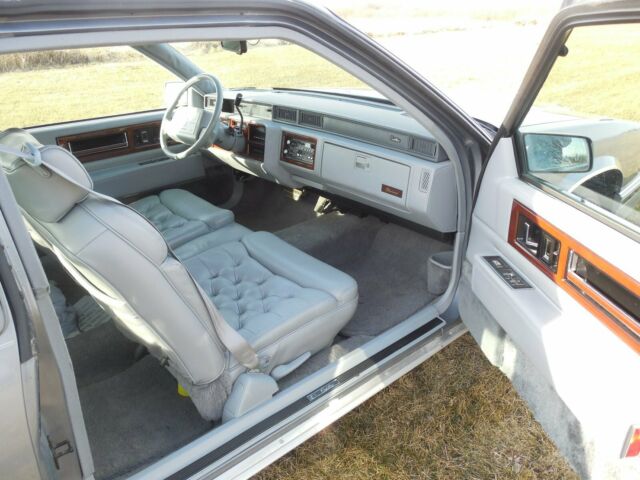1991 Cadillac Fleetwood - photo 12