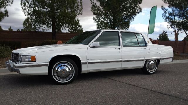 1991 Cadillac Fleetwood Sedan - photo 2