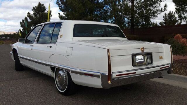 1991 Cadillac Fleetwood Sedan - photo 3