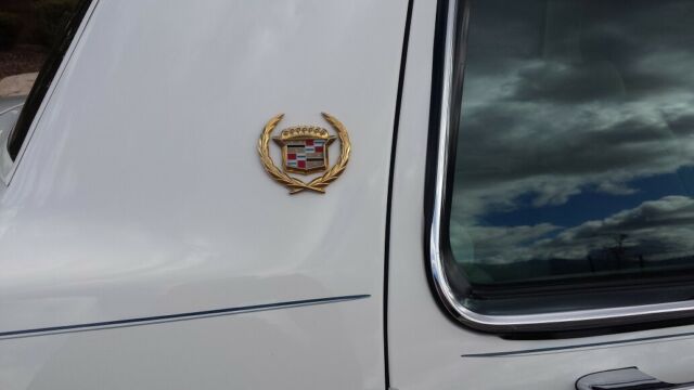 1991 Cadillac Fleetwood Sedan - photo 6