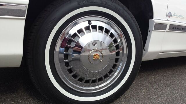 1991 Cadillac Fleetwood Sedan - photo 7