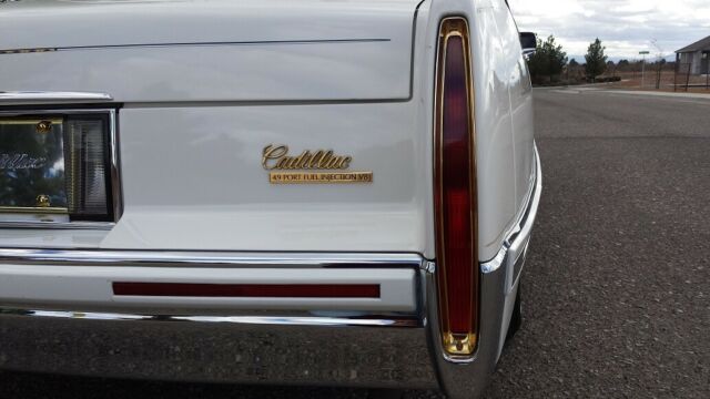 1991 Cadillac Fleetwood Sedan - photo 9
