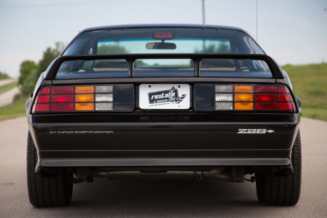 1991 Chevrolet Camaro - Z28 / 1LE, Black 88 mile Time Capsule, Perfect - photo 8