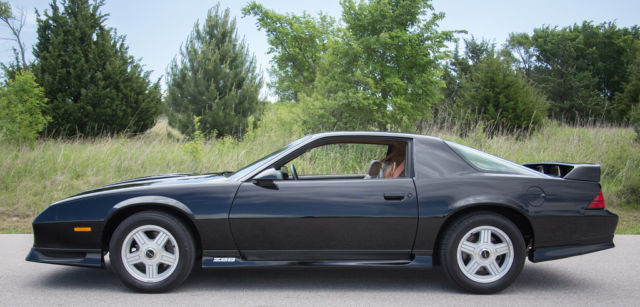 1991 Chevrolet Camaro - Z28 / 1LE, Black 88 mile Time Capsule, Perfect - photo 9