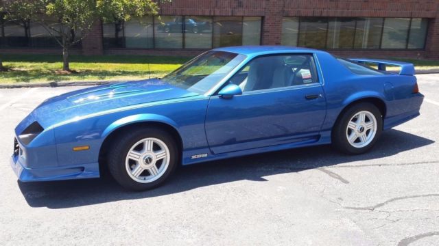 1991 Chevrolet Camaro Z28 Coupe 2-Door - photo 2