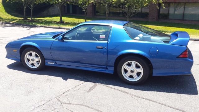 1991 Chevrolet Camaro Z28 Coupe 2-Door - photo 3
