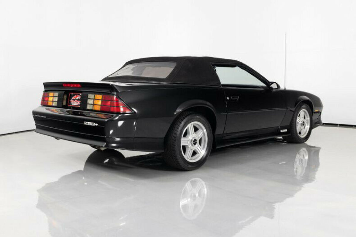 1991 Chevrolet Camaro Z/28 Convertible 38k Miles - photo 10