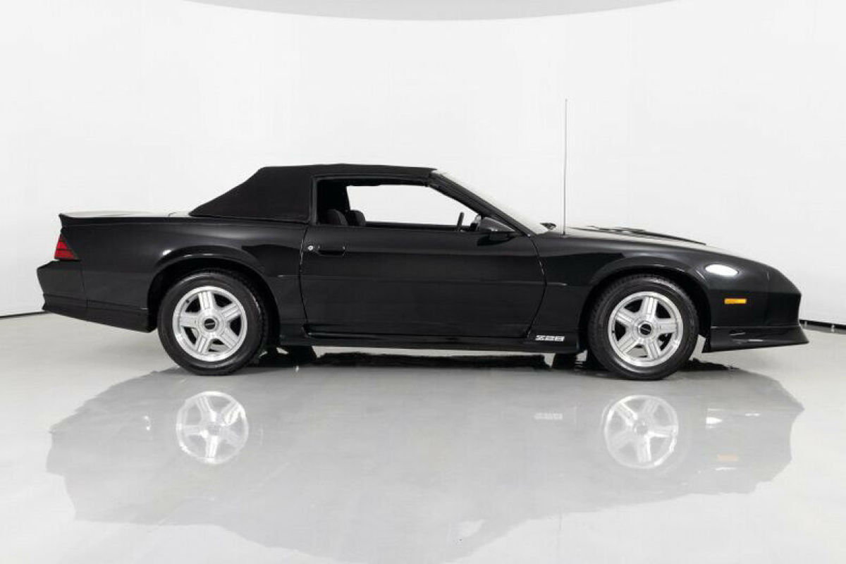 1991 Chevrolet Camaro Z/28 Convertible 38k Miles - photo 12