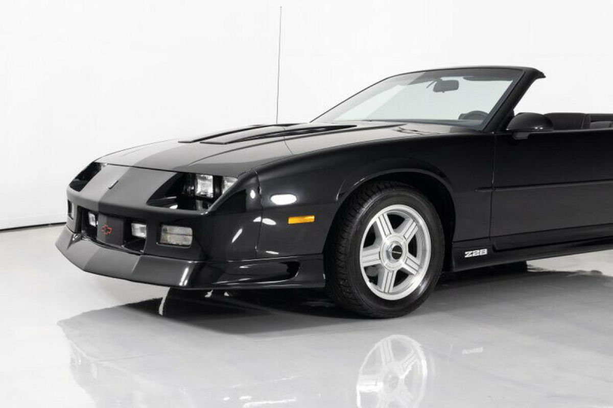 1991 Chevrolet Camaro Z/28 Convertible 38k Miles - photo 6