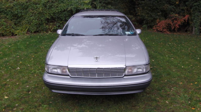 1991 Chevrolet Caprice Wagon 4-Door with Options - photo 13