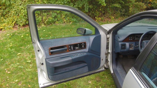 1991 Chevrolet Caprice Wagon 4-Door with Options - photo 4