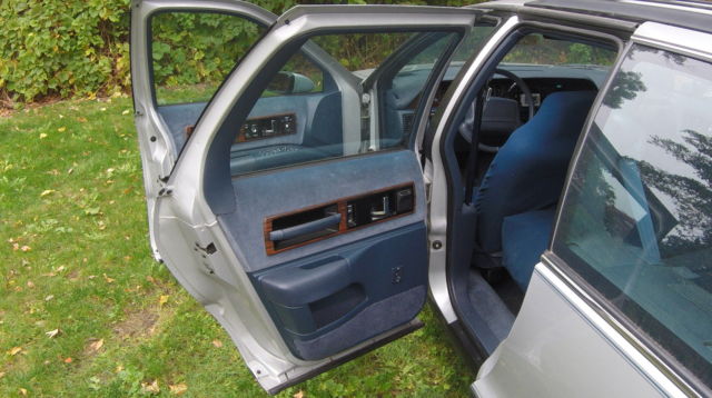 1991 Chevrolet Caprice Wagon 4-Door with Options - photo 5