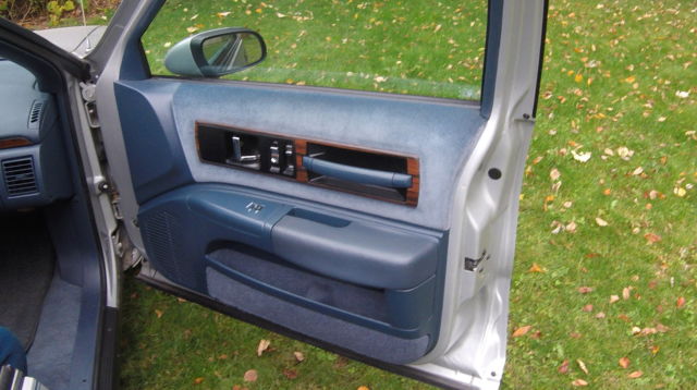 1991 Chevrolet Caprice Wagon 4-Door with Options - photo 7