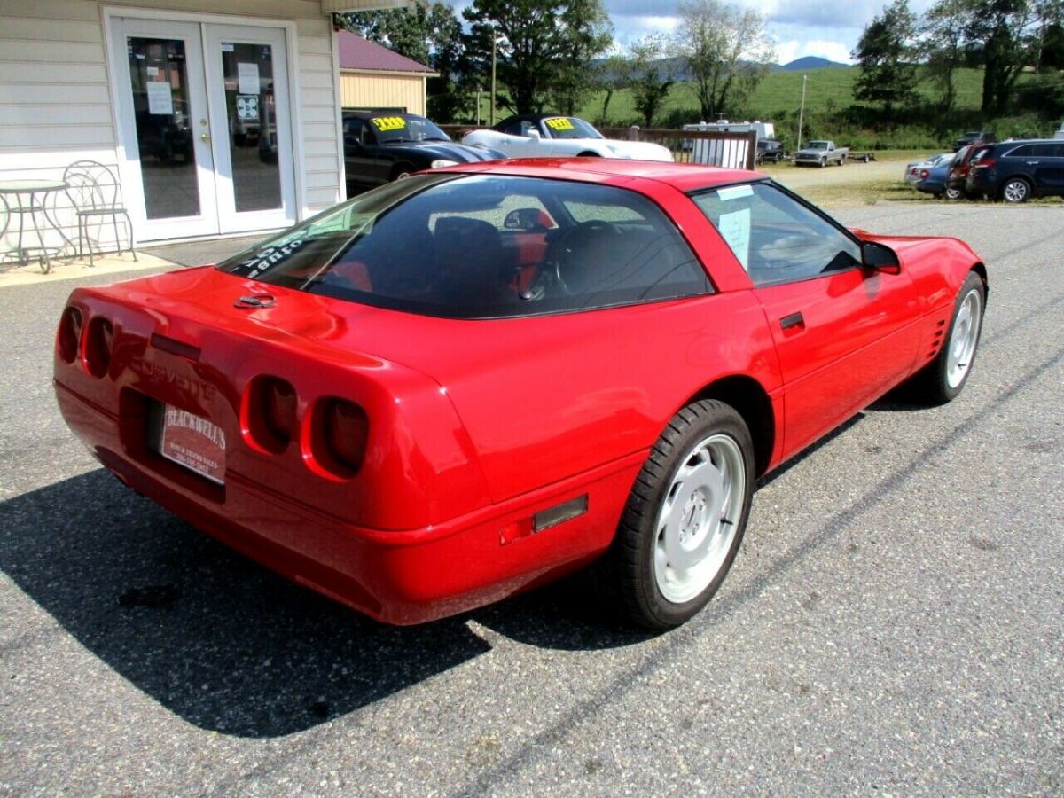 1991 Chevrolet Corvette 2dr Coupe Hatchback - photo 3