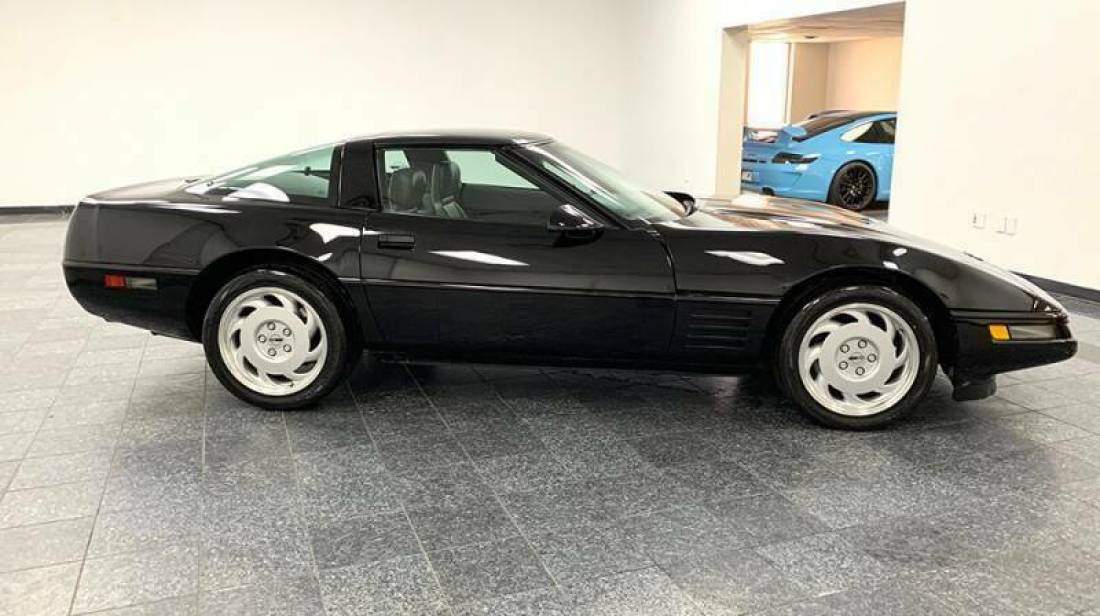 1991 Chevrolet Corvette Base 2dr Hatchback - photo 3
