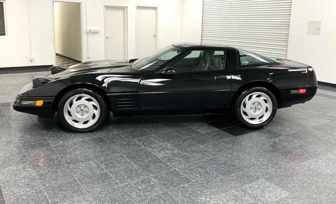 1991 Chevrolet Corvette Base 2dr Hatchback - photo 5