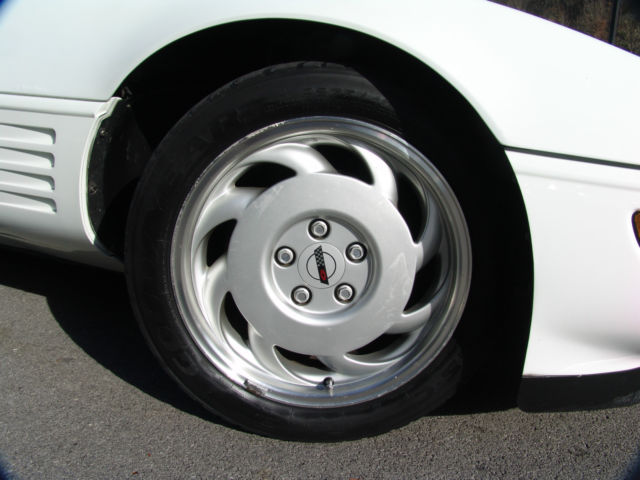 1991 Chevrolet Corvette Base Convertible 2-Door - photo 10