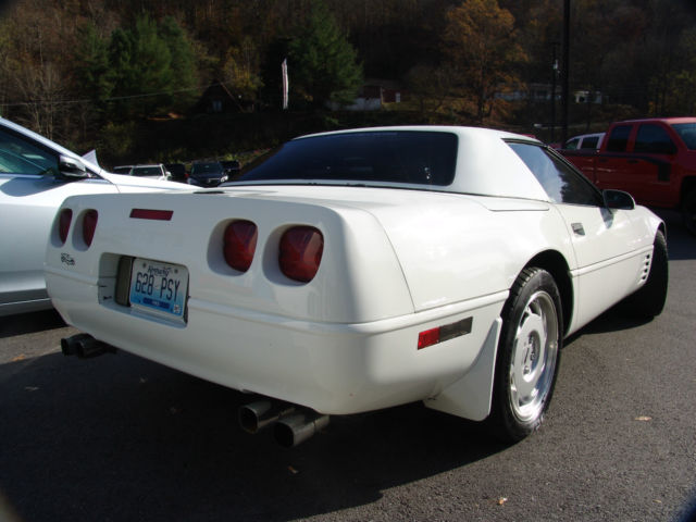 1991 Chevrolet Corvette Base Convertible 2-Door - photo 7