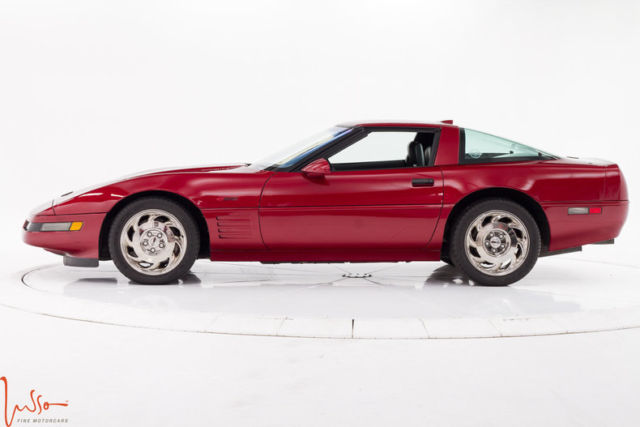 1991 Chevrolet Corvette Base Hatchback 2-Door - photo 2