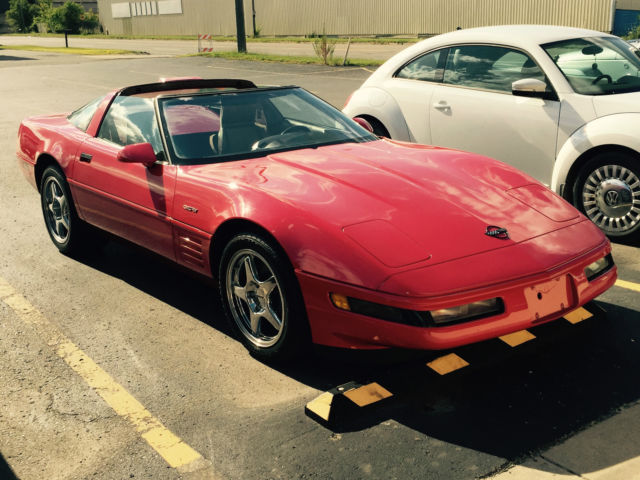 1991 Chevrolet Corvette ZR1 Performance Package 2-Door 5.7L 1991 Chevrolet Corvette Base Hatchback 2-Door
