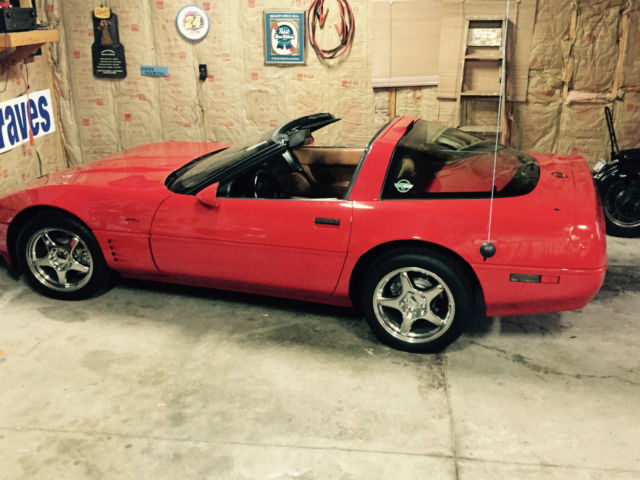 1991 Chevrolet Corvette Base Hatchback 2-Door - photo 2