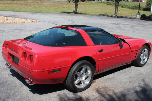 1991 Chevrolet Corvette Base Hatchback 2-Door - photo 3