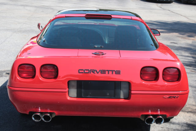 1991 Chevrolet Corvette Base Hatchback 2-Door - photo 4