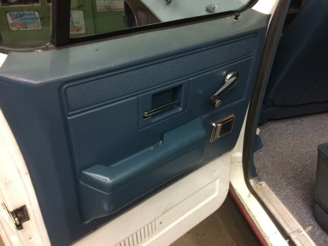 1991 Chevrolet Suburban SCOTTSDALE - photo 8