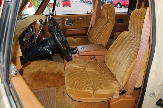 1991 Chevrolet Suburban 2500 RWD Silverado - ONLY 80K MILES! - photo 7