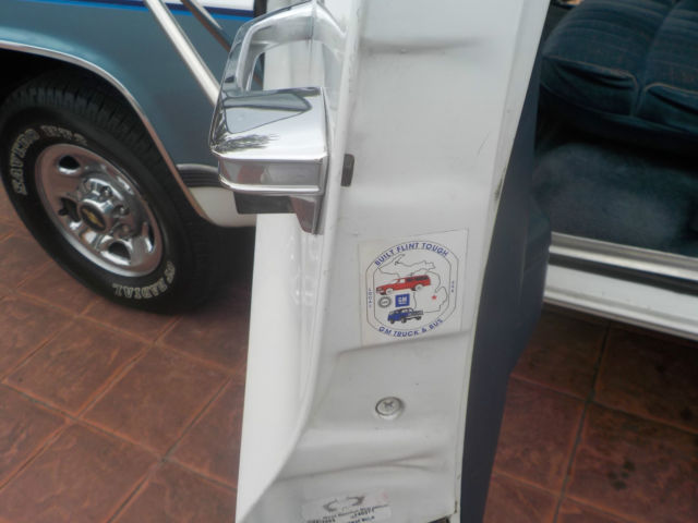 1991 Chevrolet Suburban 3/4 Ton Silverado Edition R2500 - photo 11
