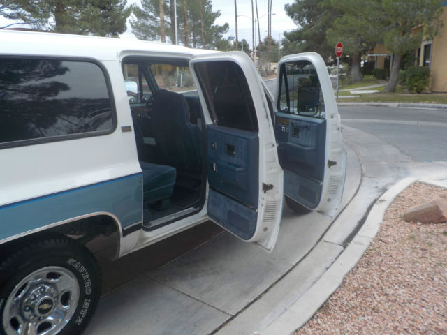 1991 Chevrolet Suburban 3/4 Ton Silverado Edition R2500 - photo 12