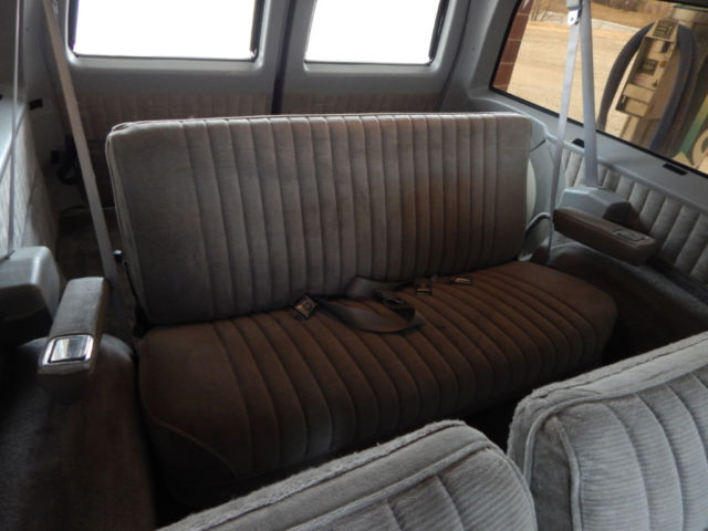 1991 Chevrolet Suburban - photo 12