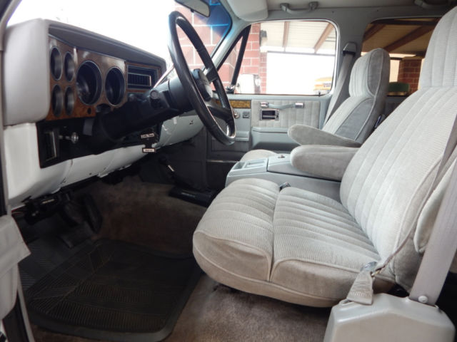 1991 Chevrolet Suburban - photo 7