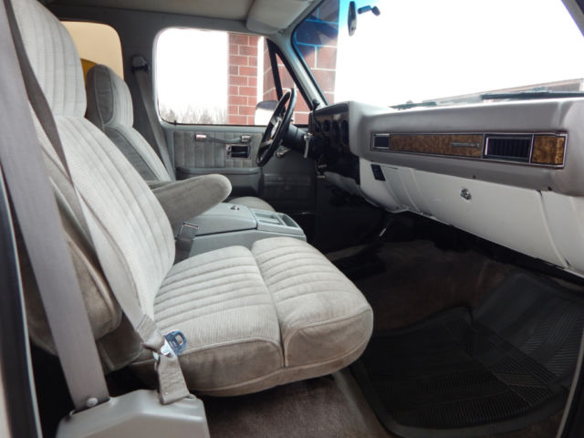 1991 Chevrolet Suburban - photo 8