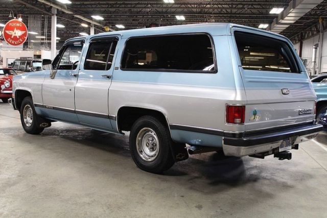 1991 Chevrolet Suburban -- - photo 3