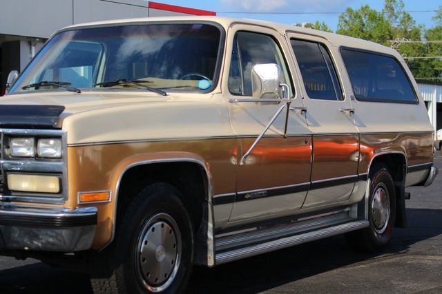 1991 Chevrolet Suburban -- - photo 3