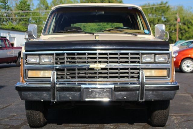 1991 Chevrolet Suburban -- - photo 4