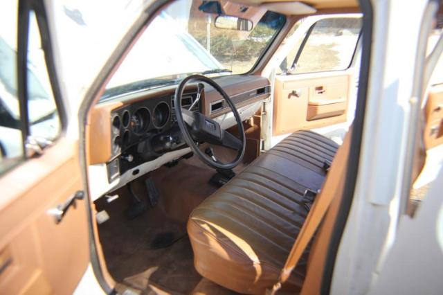 1991 Chevrolet Suburban V2500 Suburban 4x4 with 4L80E auto trans - photo 9