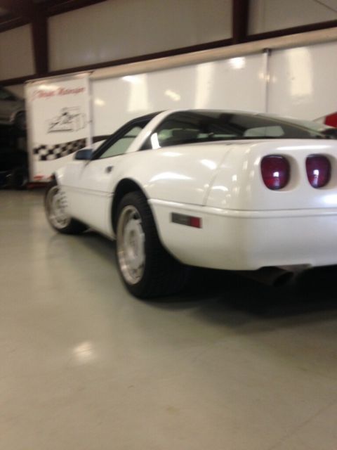 1991 Chevrolet Corvette Base Hatchback 2-Door - photo 3