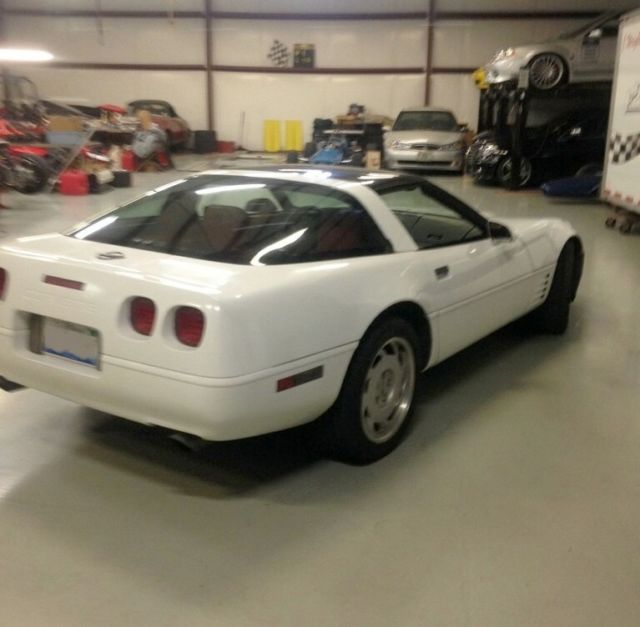 1991 Chevrolet Corvette Base Hatchback 2-Door - photo 5